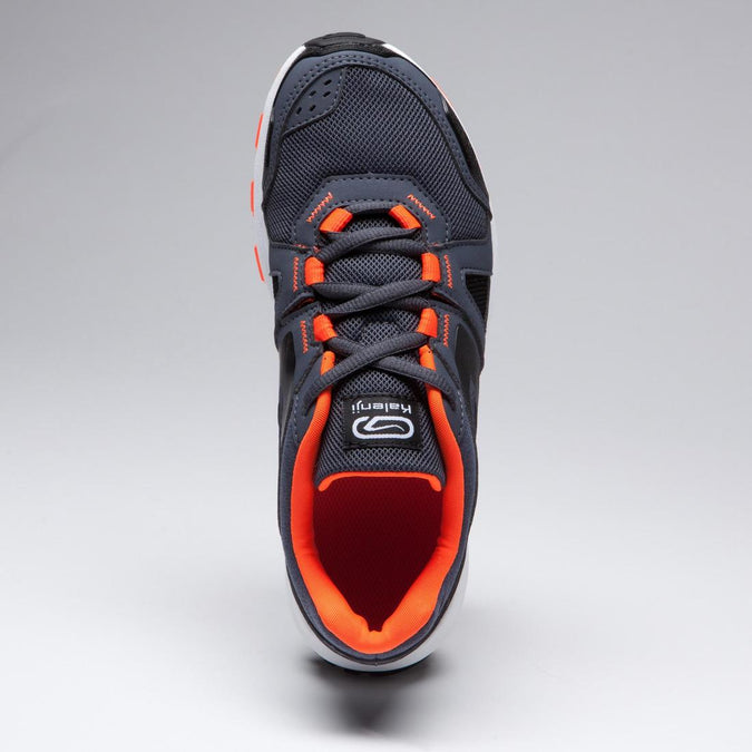 





CHAUSSURES RUNNING & ATHLÉTISME ENFANT KIPRUN GRIP GRISES ET NOIRES ORANGES FLUO, photo 11 of 13
