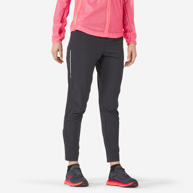 





PANTALON RUNNING FEMME COUPE FITTEE - KIPRUN LIGHT NOIR, photo 1 of 6