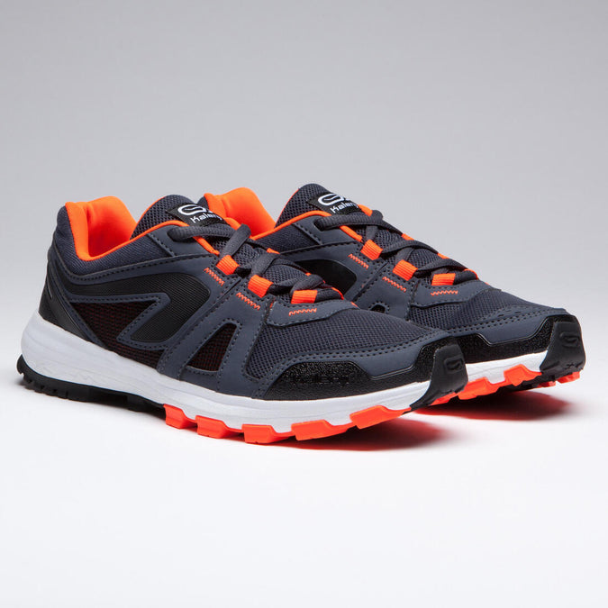 





CHAUSSURES RUNNING & ATHLÉTISME ENFANT KIPRUN GRIP GRISES ET NOIRES ORANGES FLUO, photo 8 of 13
