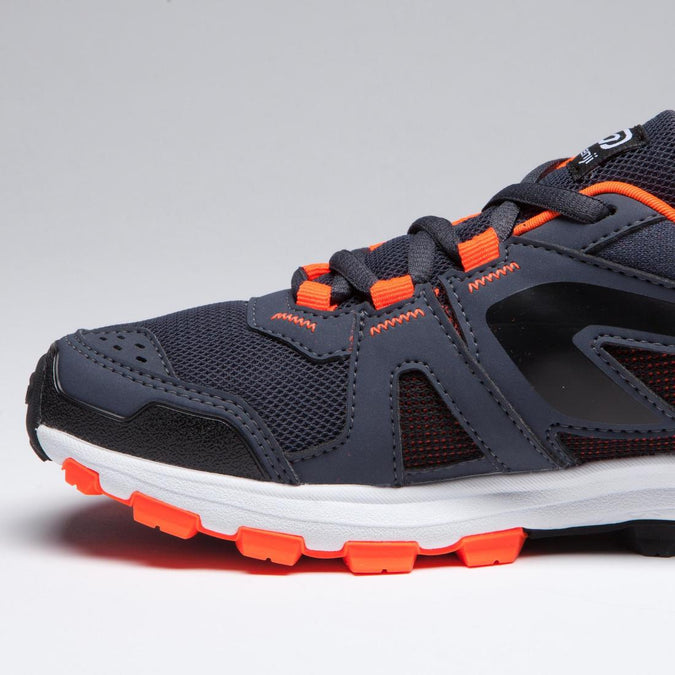 





CHAUSSURES RUNNING & ATHLÉTISME ENFANT KIPRUN GRIP GRISES ET NOIRES ORANGES FLUO, photo 9 of 13